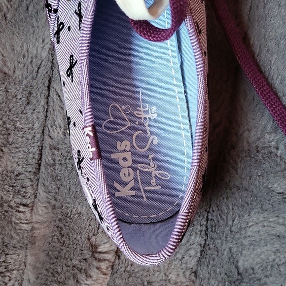 NWT! RARE! Taylor Swift In Collaboration with Keds Purple Bow Print Keds! Size 8 - Picture 9 of 11